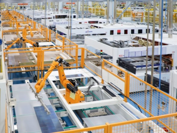 高光时刻 | 金龙迎宾两大组件工厂入选国度智能光伏试点示范企业