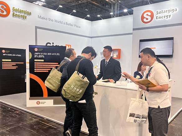 展会速递 | 金龙迎宾携Giga系列全黑组件登陆伯明翰！索求驱动英国能源转型之路